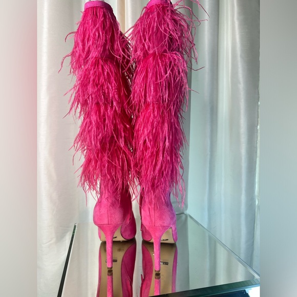 Gianni Bini size 8 hot pink feathered pointed boots - Picture 3 of 4